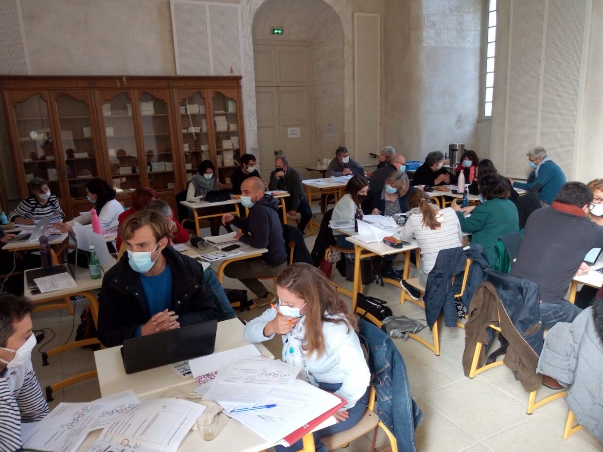 Séance de travail lors de la formation Plastique à la loupe dans l’académie de Nantes